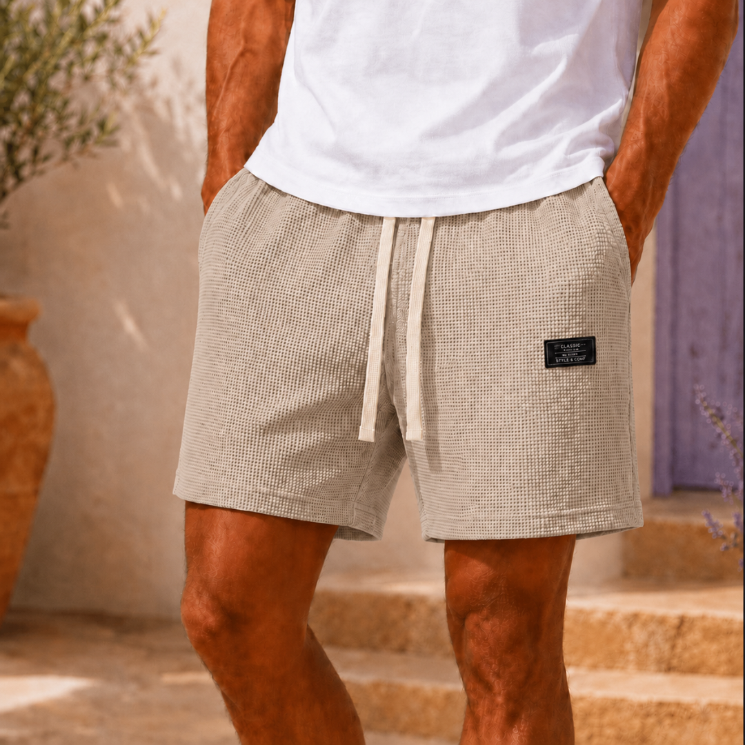Short homme gaufré kaki clair avec cordon beige et étiquette noire