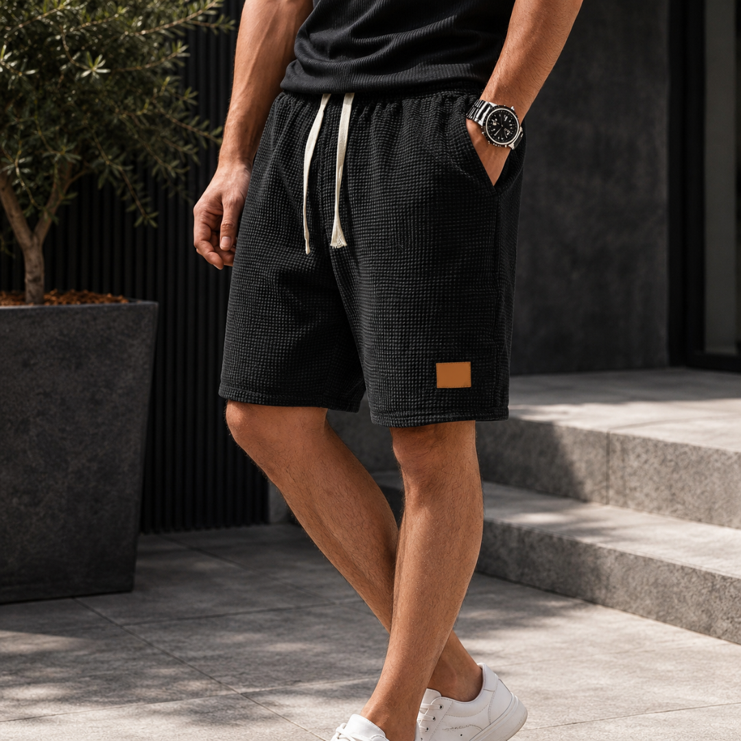 Short homme noir texture gaufree taille elastique cordon detail jambe