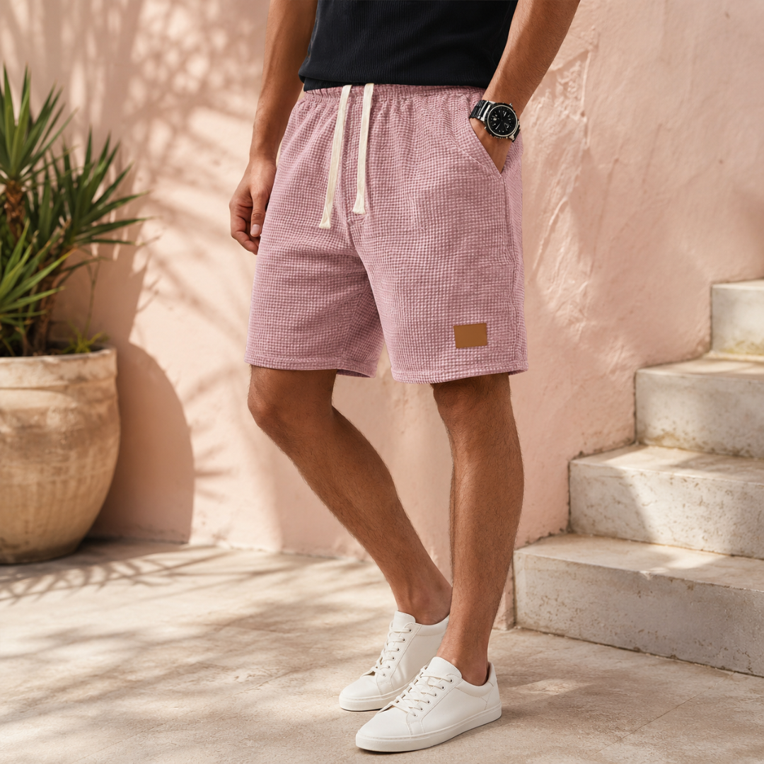 Short homme rose texture gaufree vue de face exterieur ensoleille