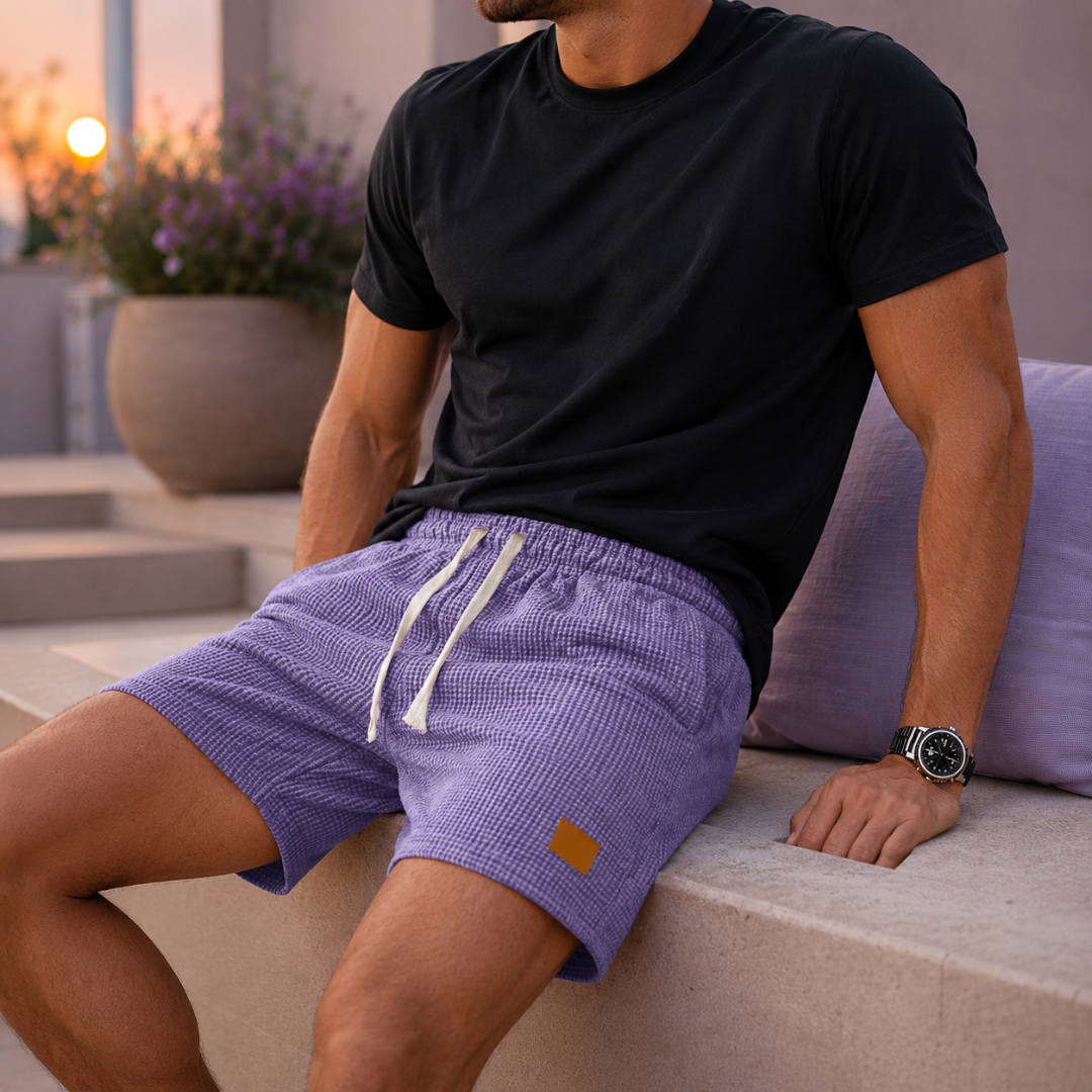 Short homme violet taille elastique cordon vue laterale ambiance estivale