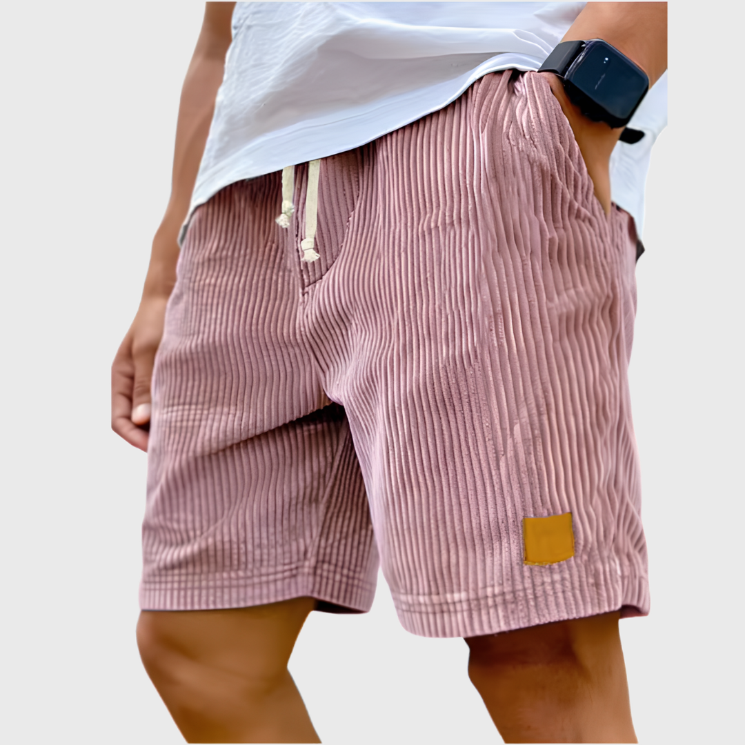 Short homme texturé rose avec cordon ivoire et patch doré, vue de face