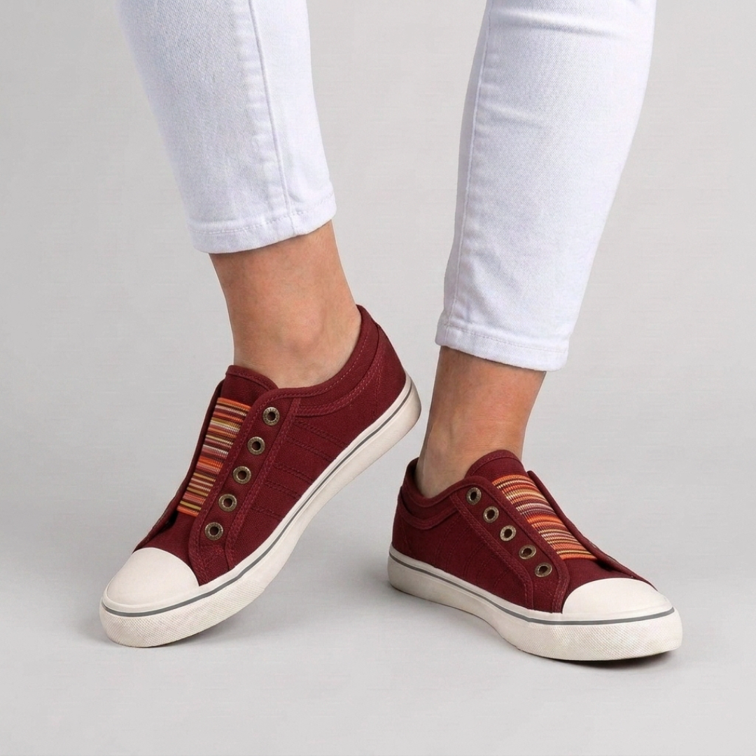 Sneakers rouge bordeaux sans lacets, vue à plat