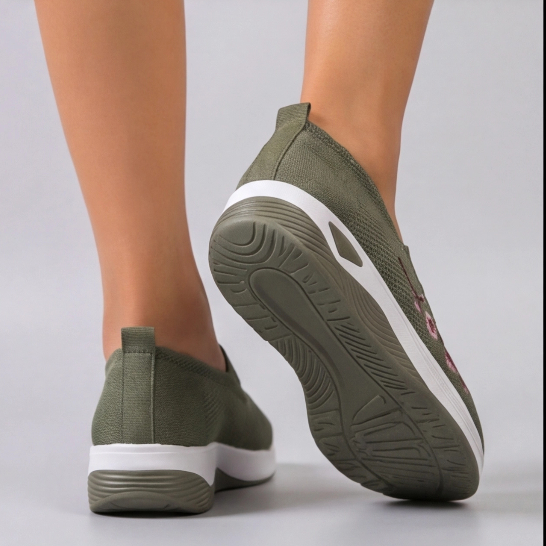 Sneakers femme vert kaki semelle plateforme blanche vue de profil