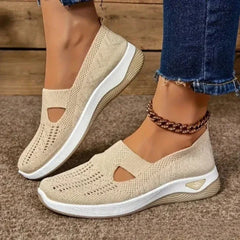 Sneakers femme coloris beige tige ajourée légère vue de profil