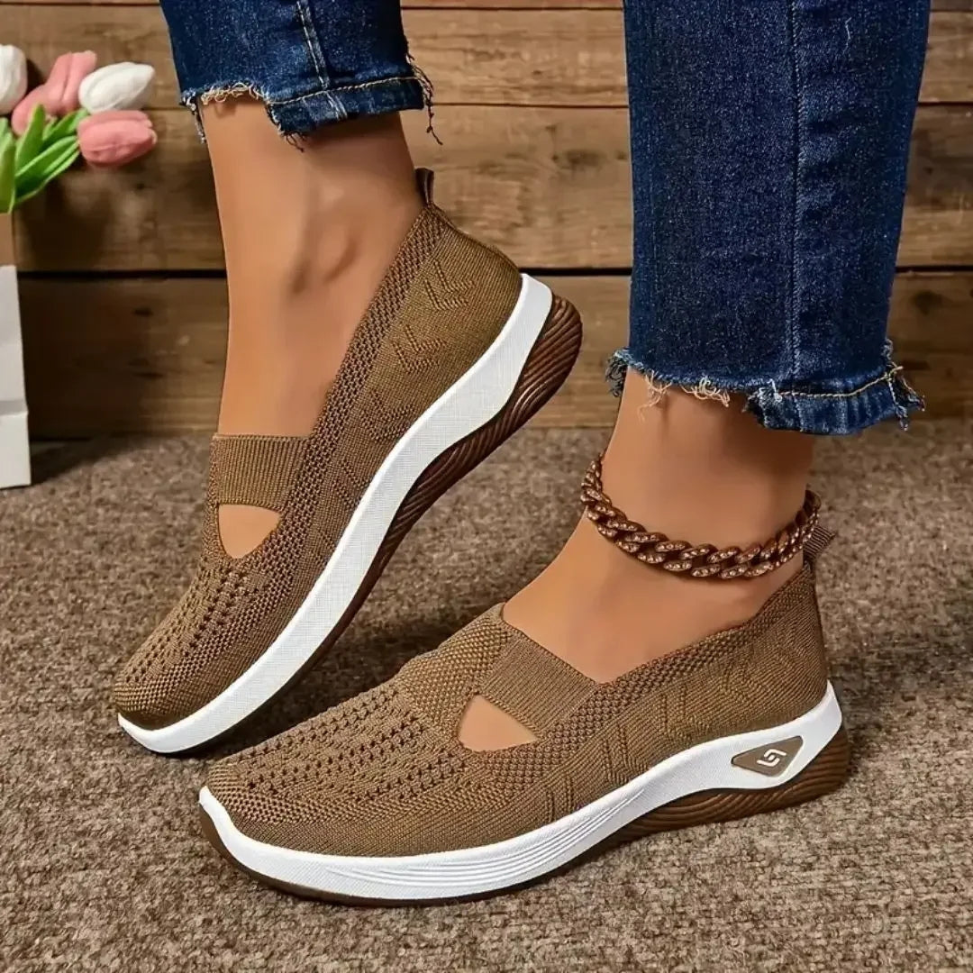 Sneakers femme tricot ajouré coloris bleu marron semelle cushion