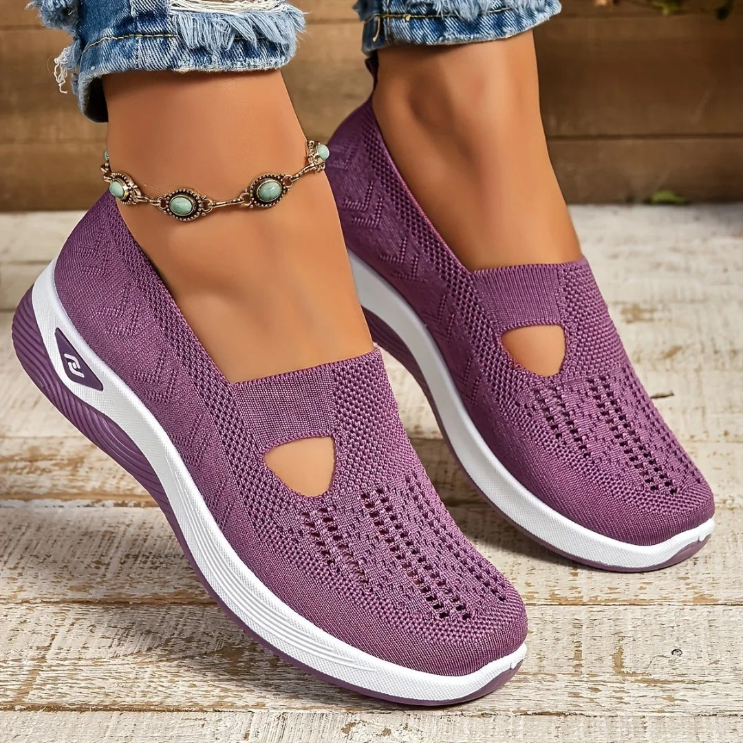 Vue rapprochée sneakers violet semelle cushion et tige ajourée