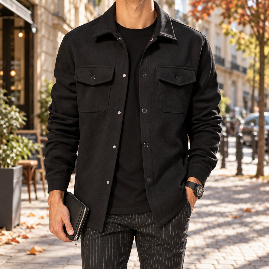 Surchemise homme noire à col pointu, poches poitrine à rabat et poignets boutonnés