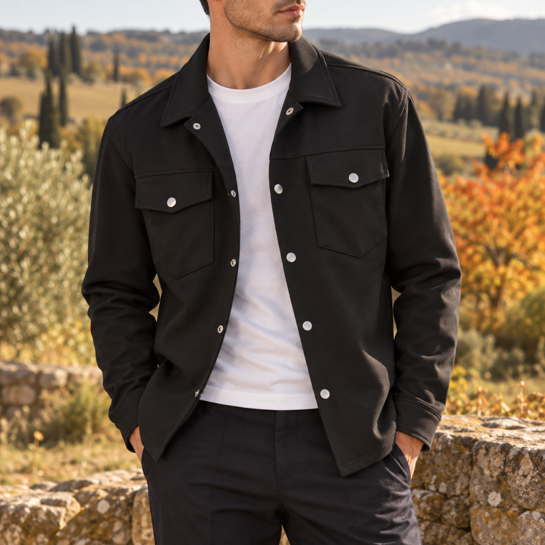 Surchemise homme noire à col pointu, poches poitrine et poignets boutonnés