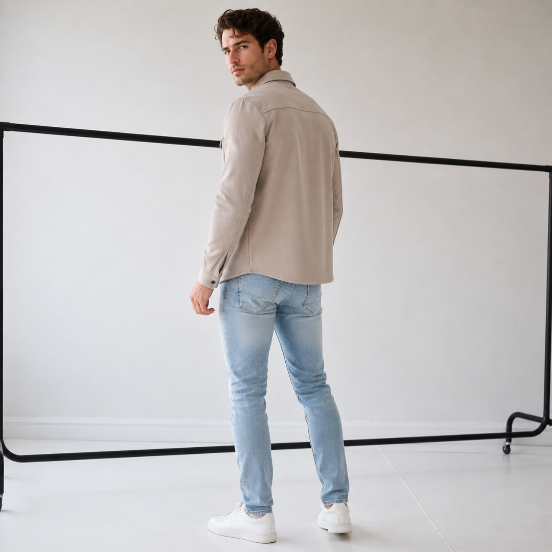 Dos de la surchemise homme abricot avec empiècement d'épaule et base arrondie