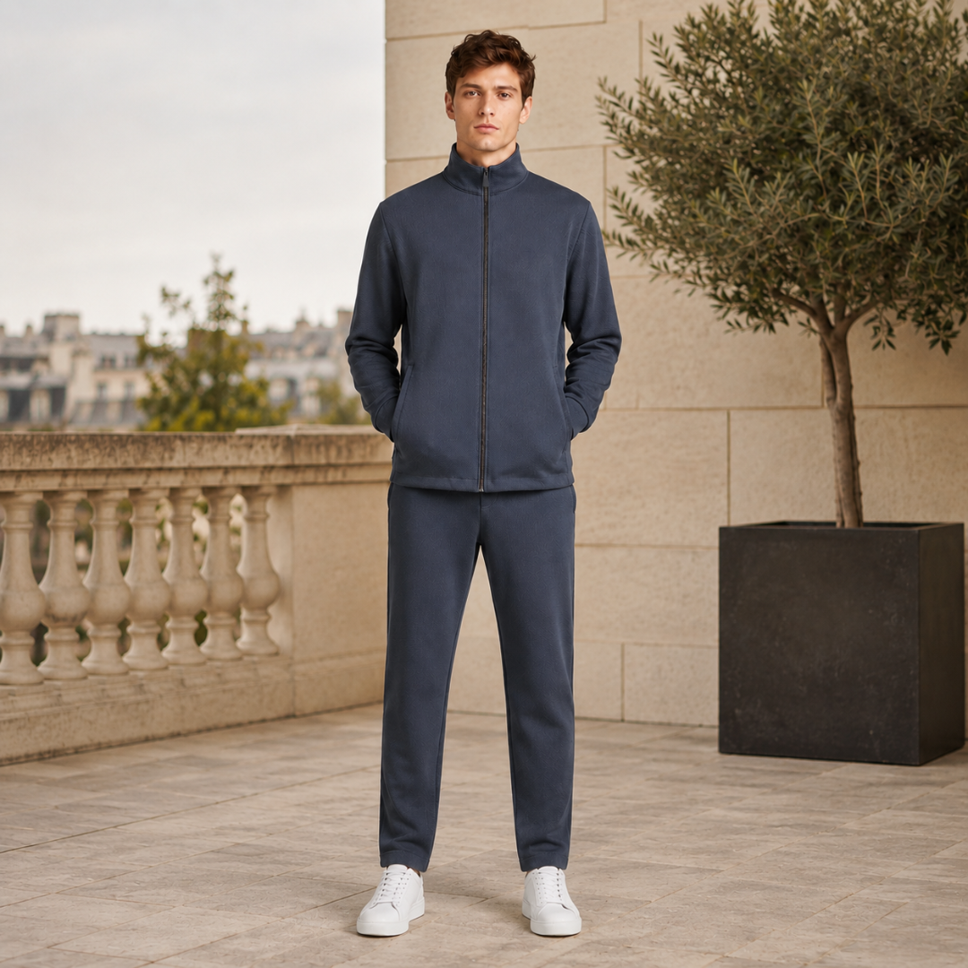 Survêtement homme gris foncé, veste zippée col montant et pantalon droit, vue de face