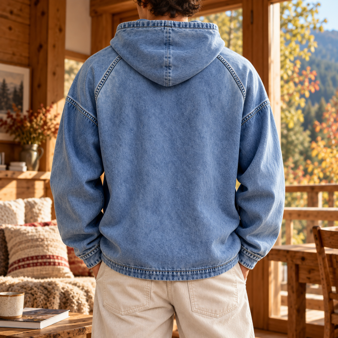 Dos du sweat à capuche homme bleu clair, capuche rabattue et surpiqûres aux épaules