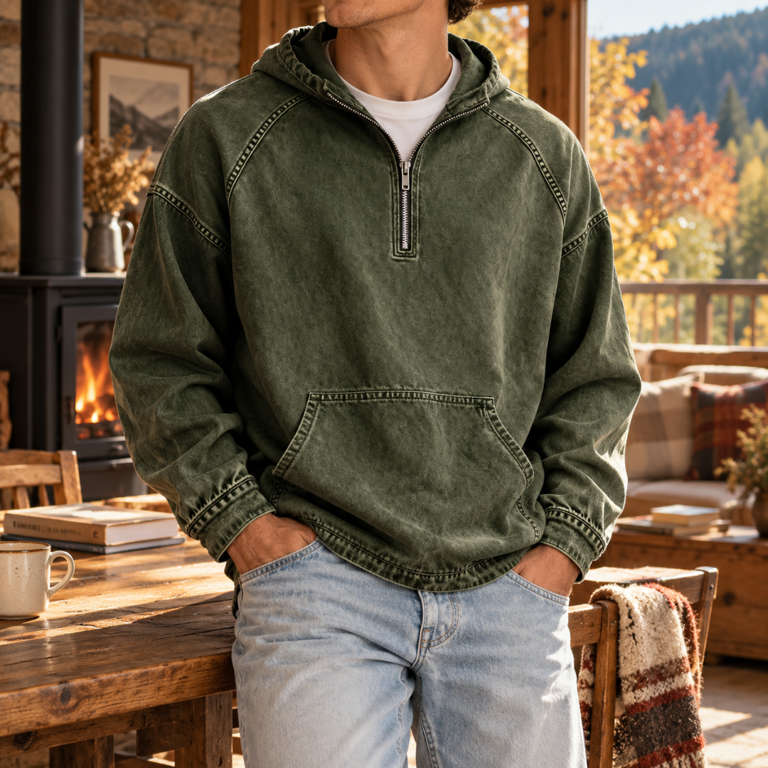 Sweat à capuche homme olive à demi-zip, surpiqûres marquées aux épaules