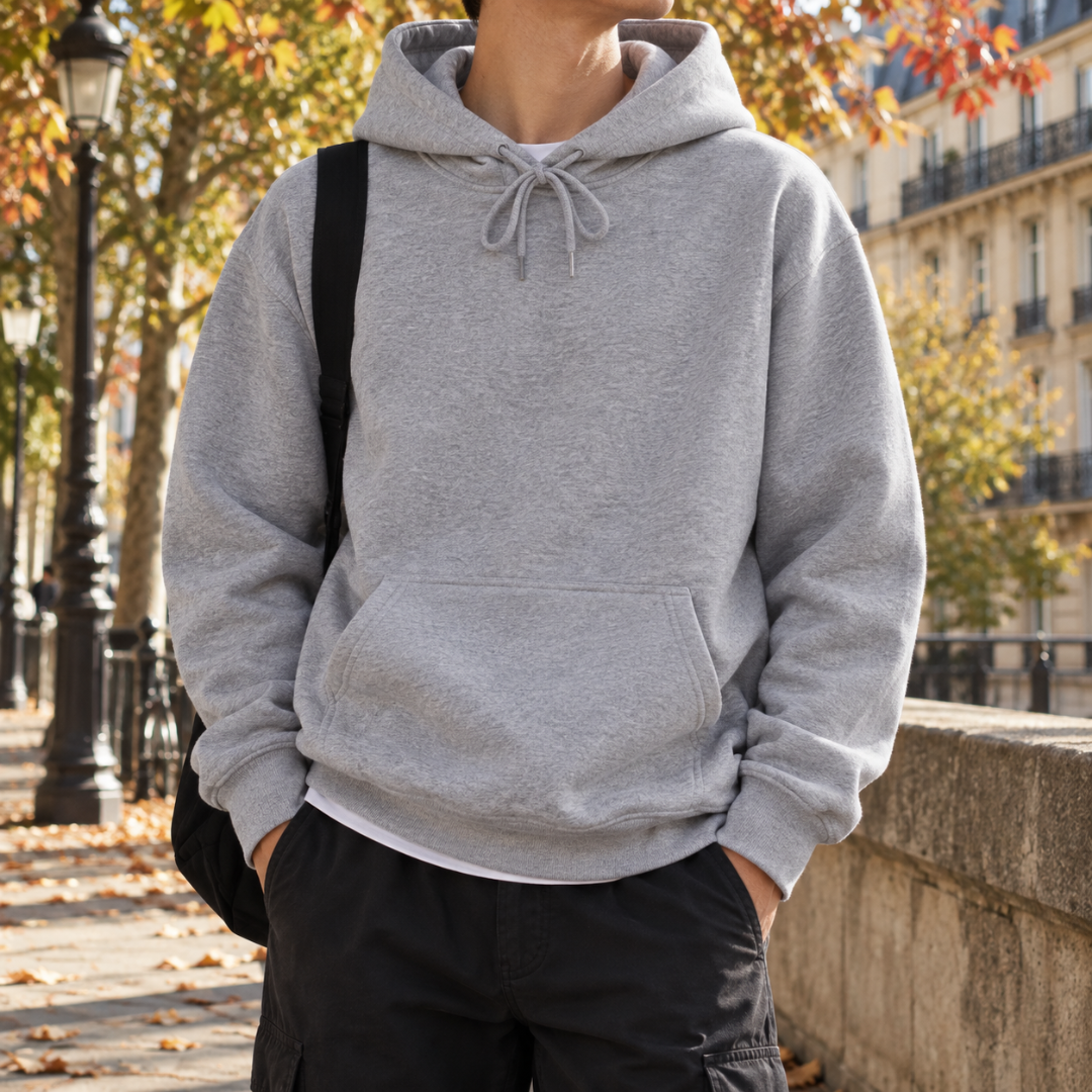 Sweat à capuche homme gris clair chiné avec poche kangourou et sac porté épaule