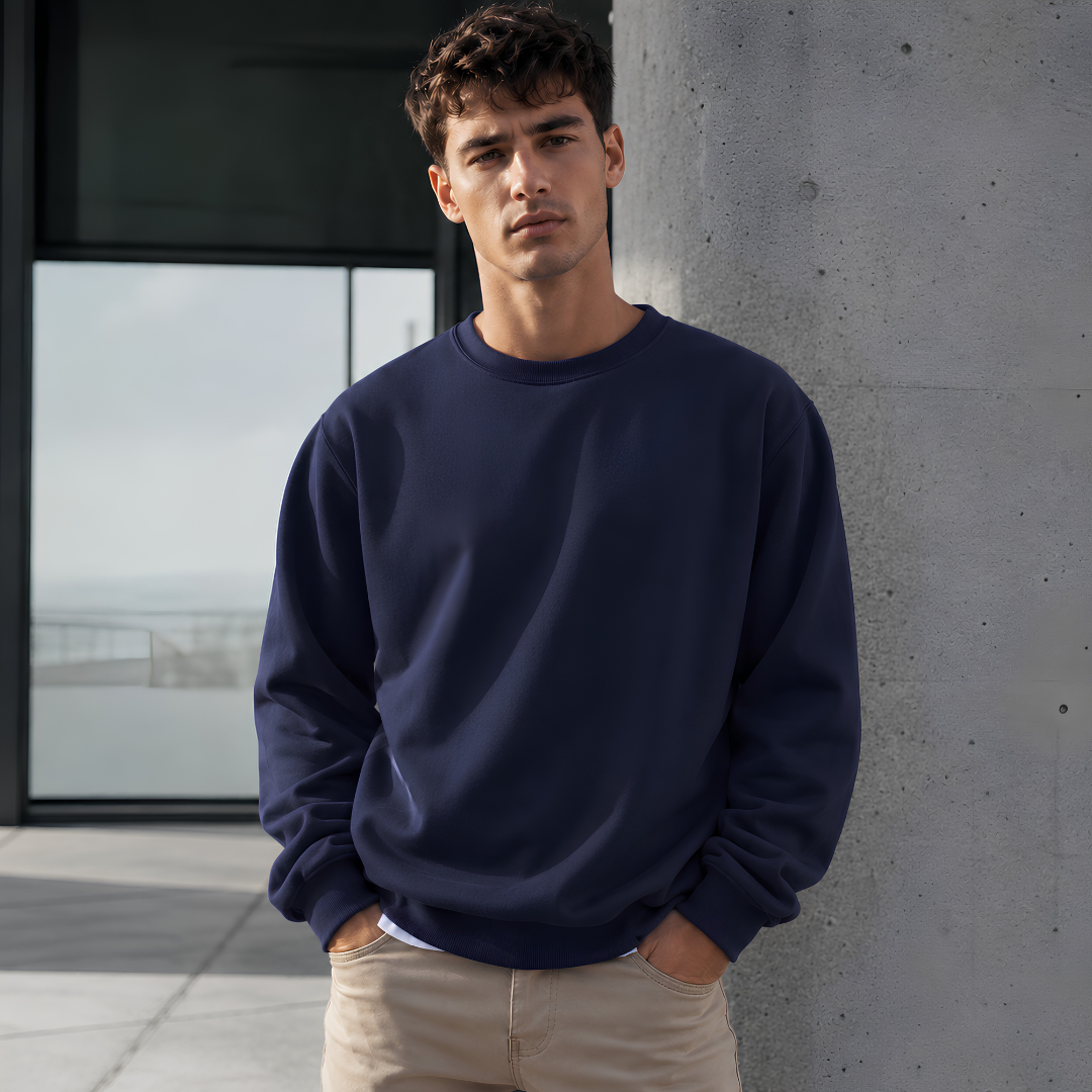 Sweat homme bleu marine uni avec col rond et poignets côtelés assortis
