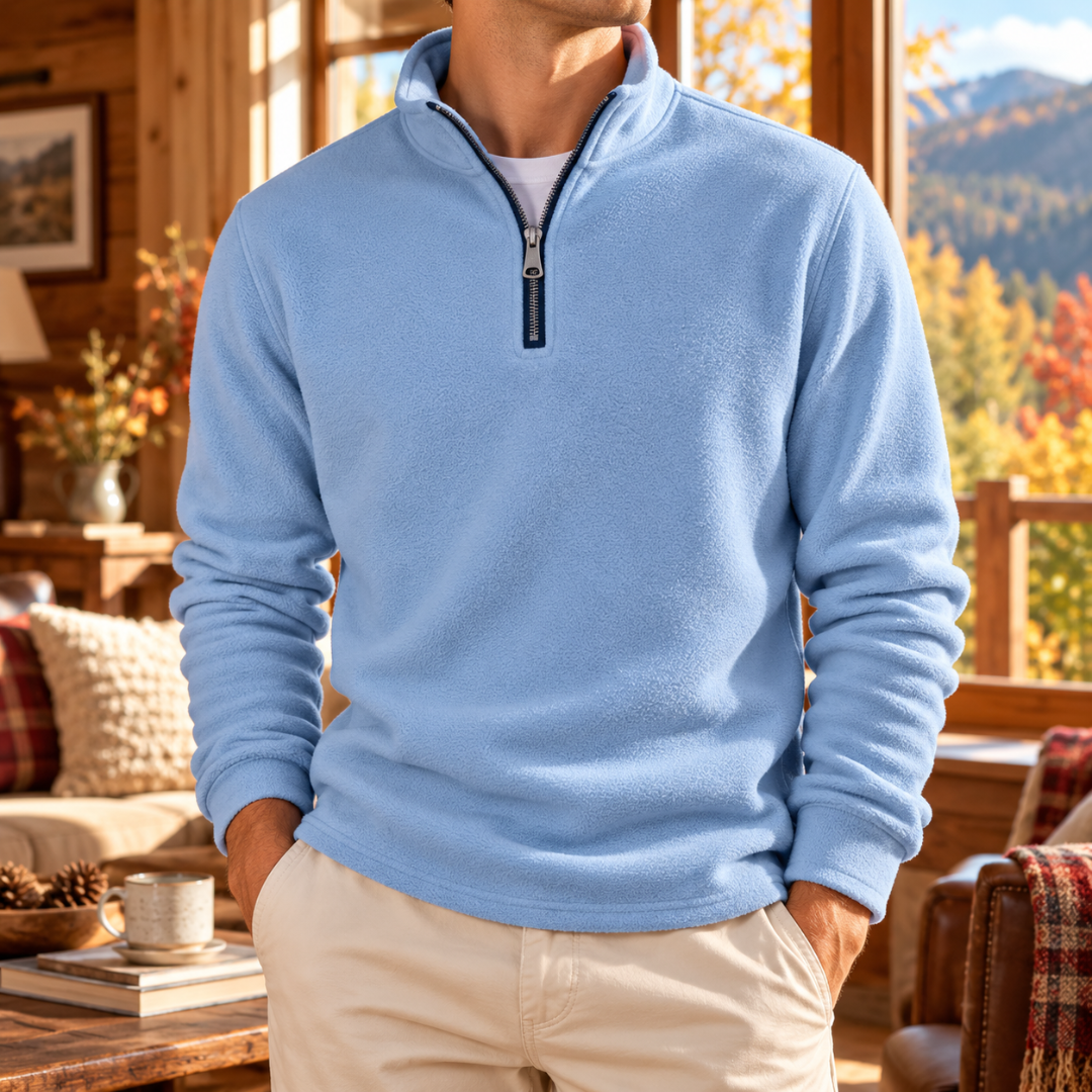 Sweat homme bleu ciel avec demi-zip contrasté et col montant, pantalon beige