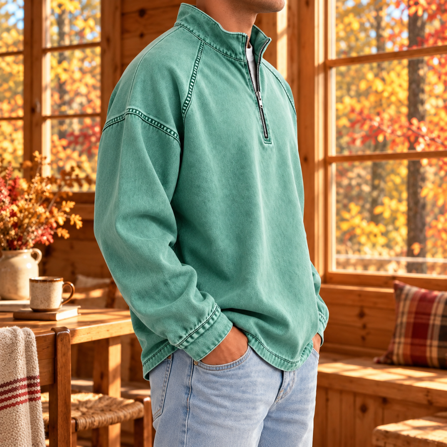Vue de profil du sweat homme vert clair, col montant et manches longues raglan