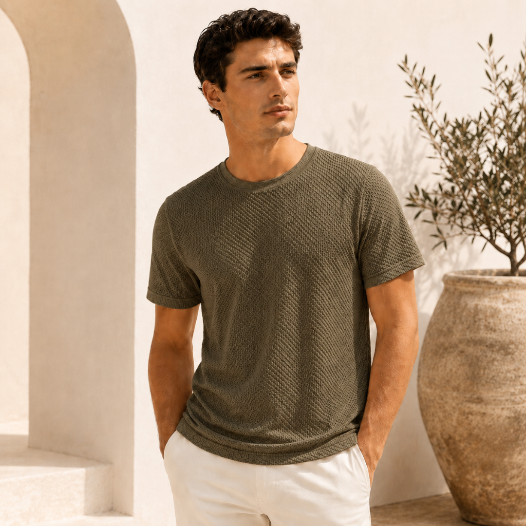 T-shirt homme texturé kaki, col rond, pose de face main en poche