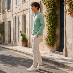 Vue de profil du t-shirt homme vert à manches longues raglan et poignets côtelés