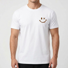 T-shirt homme blanc avec imprimé smiley sur la poitrine, vue de face
