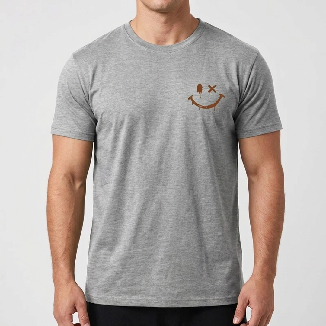 T-shirt homme gris avec imprimé smiley discret poitrine, vue de face