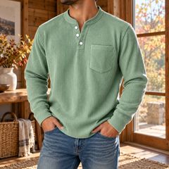 T-shirt homme vert côtelé, patte à trois boutons blancs et poche plaquée