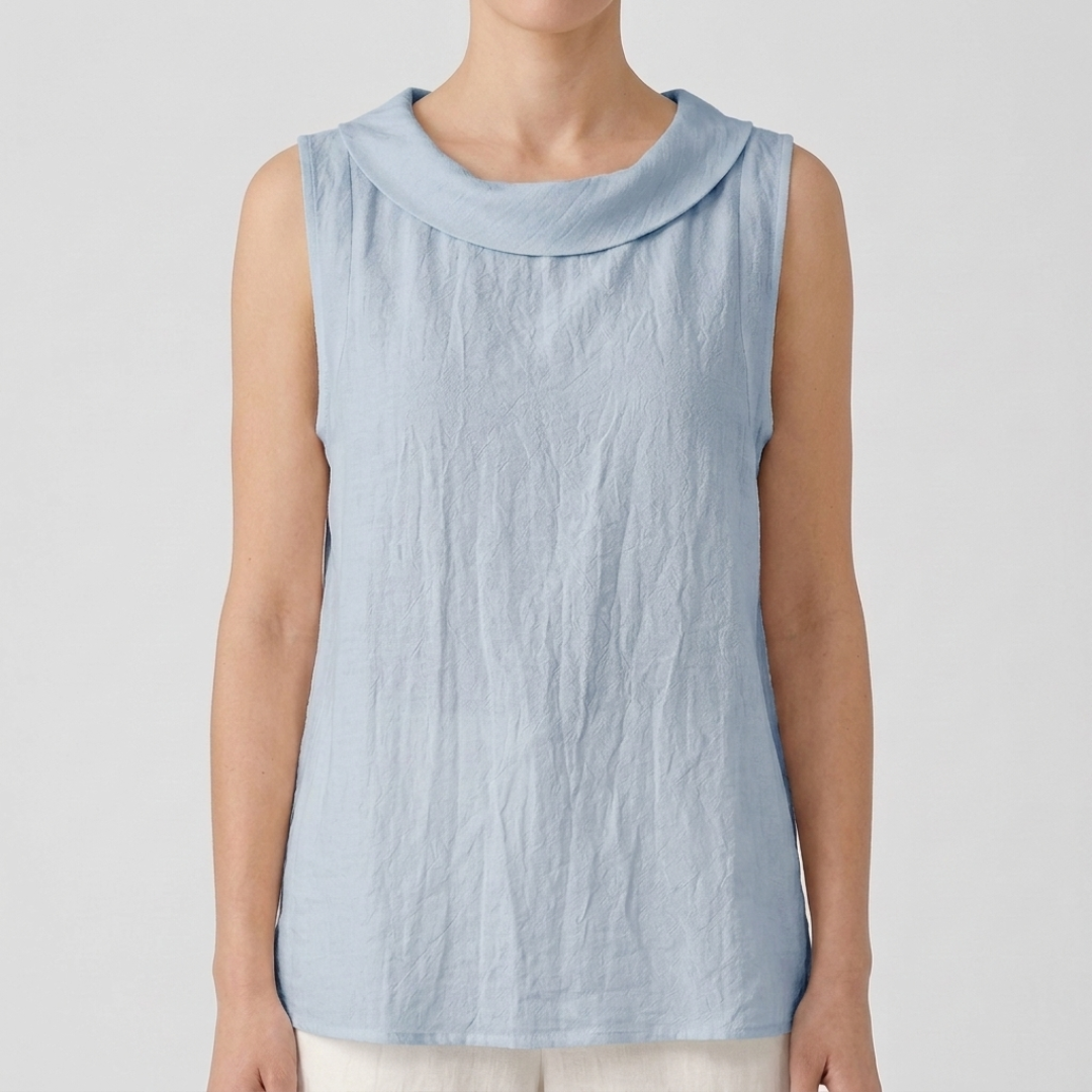 Top femme sans manches col bénitier drapé en bleu clair, vue de face