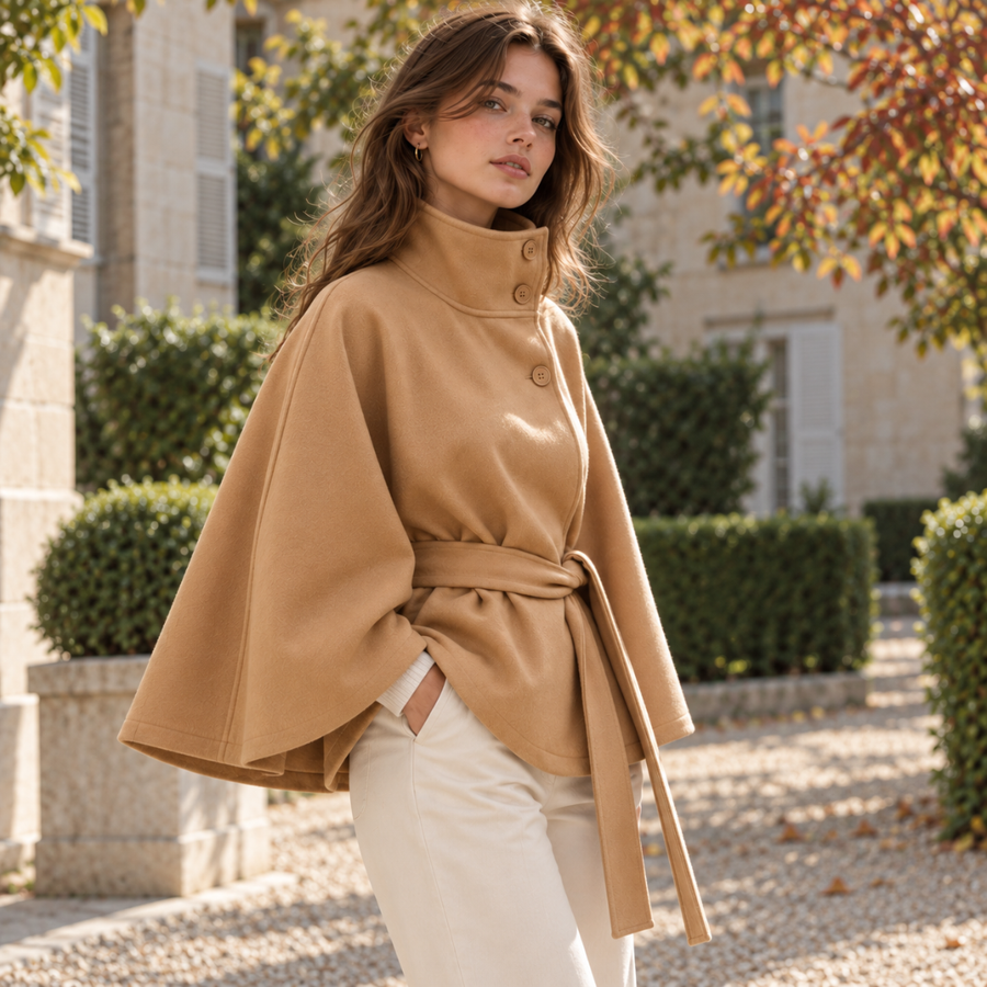 Veste cape kaki de trois quarts, manches évasées et pans de ceinture retombants