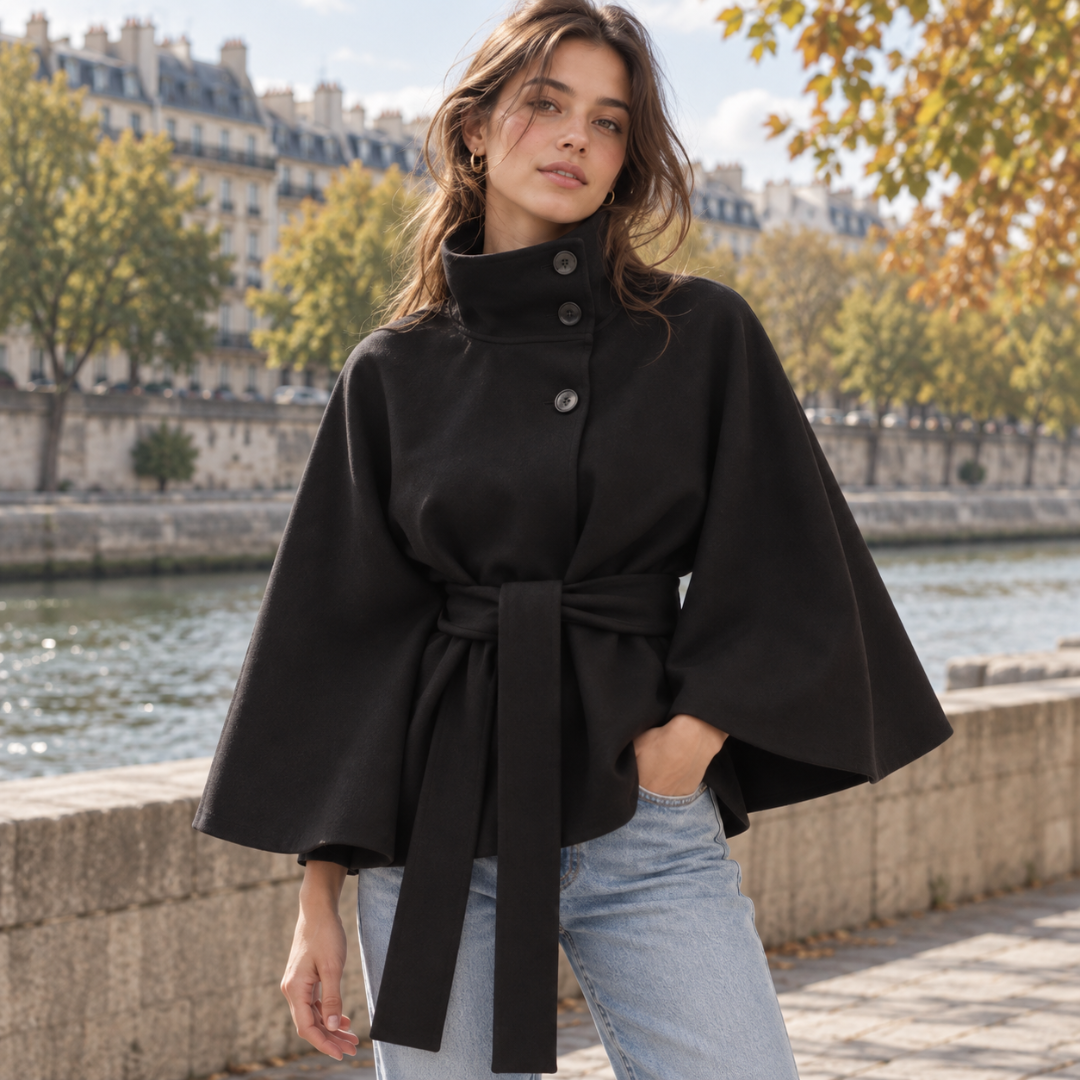 Veste cape femme noire à manches larges, col montant et longs pans de ceinture