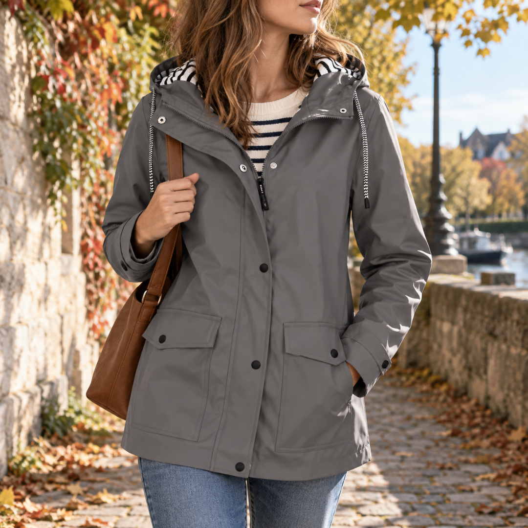 Veste grise à capuche avec cordons contrastés et poignets à patte boutonnée