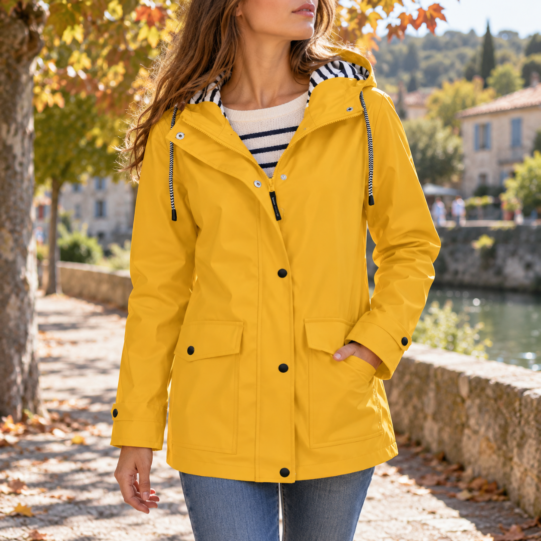 Veste jaune à capuche rayée à l'intérieur, fermeture zippée et poches à rabat
