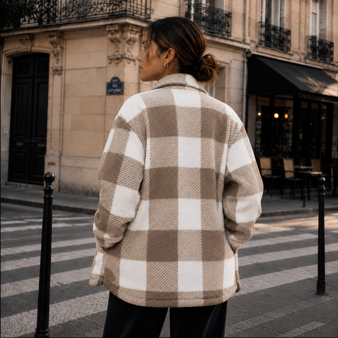 Veste femme à carreaux kaki et blanc vue de dos, coupe ample et manches longues