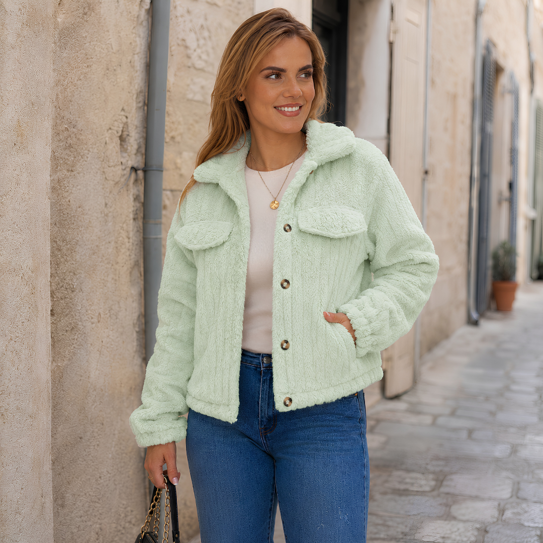 Veste courte vert clair à col large et poches poitrine à rabat