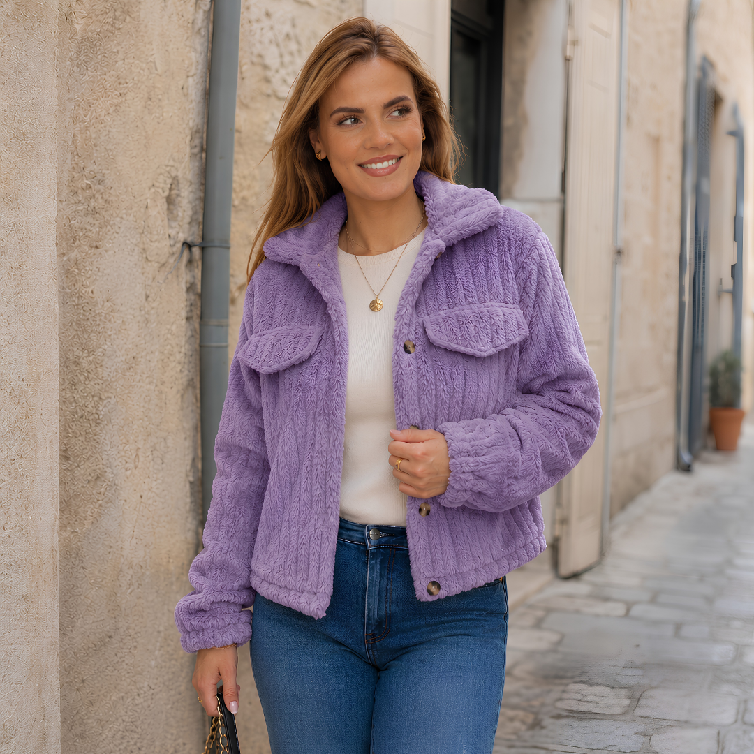 Veste courte violette à motif torsadé, boutons ronds et col rabattu