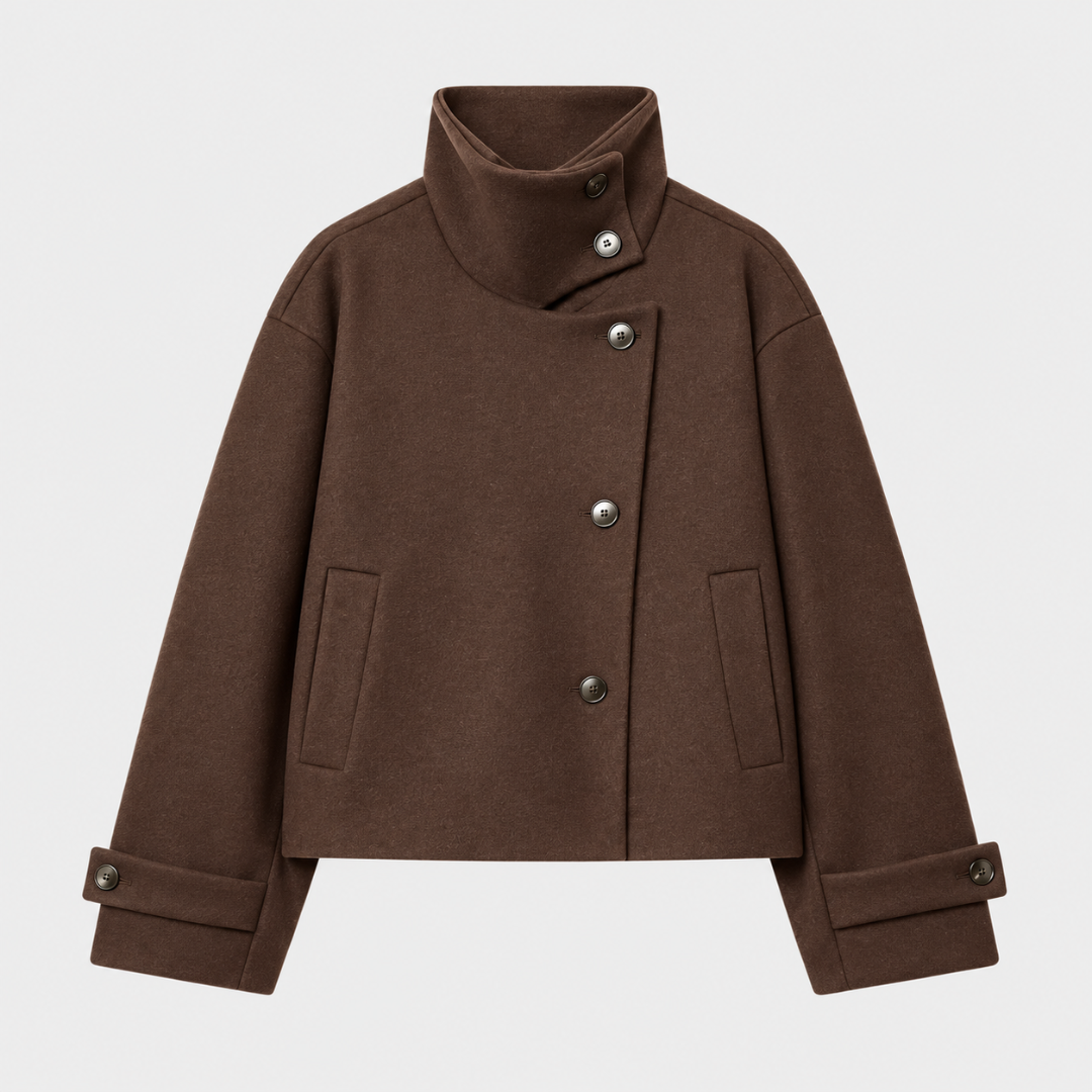 Veste femme courte chocolat, col montant enveloppant et cinq boutons mats