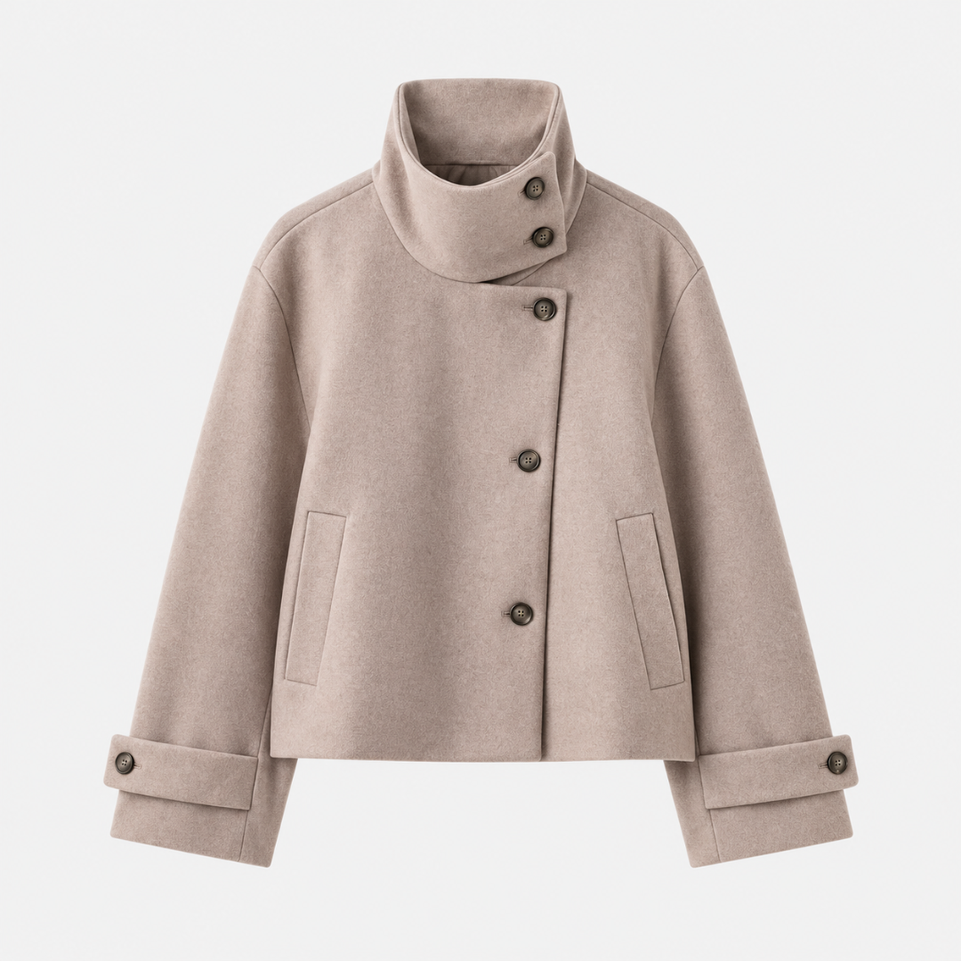 Veste femme courte kaki clair, col haut boutonné et poches passepoilées, vue de face