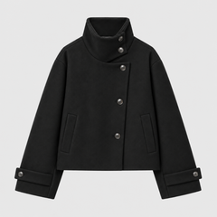 Veste femme courte noire, col montant boutonné et poignets à patte, vue de face