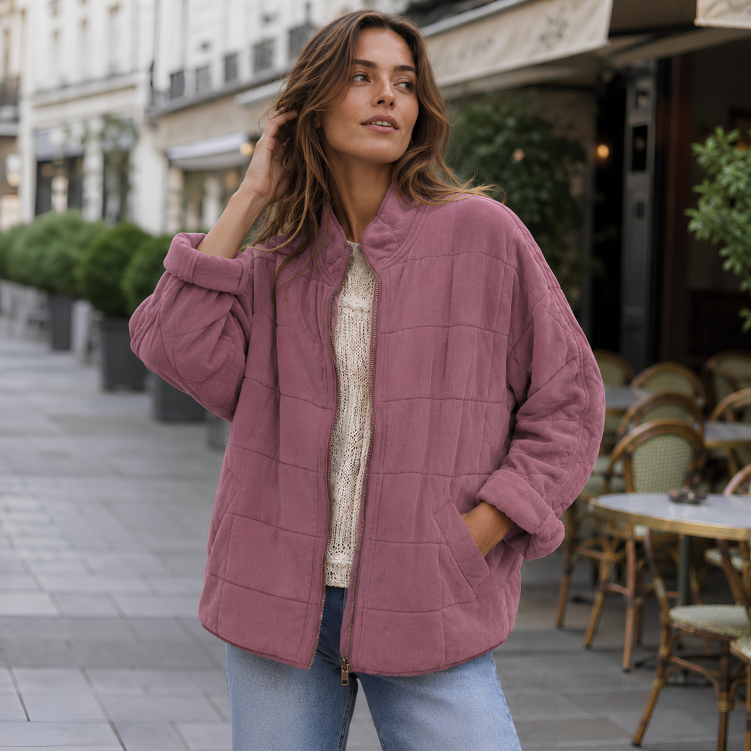 Veste matelassée rose à fermeture zippée dorée et manches longues retroussées
