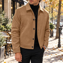 Veste homme kaki à col chemise, boutons foncés et grandes poches plaquées