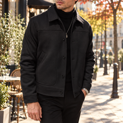 Veste homme noire à col chemise, boutons ton sur ton et poches plaquées