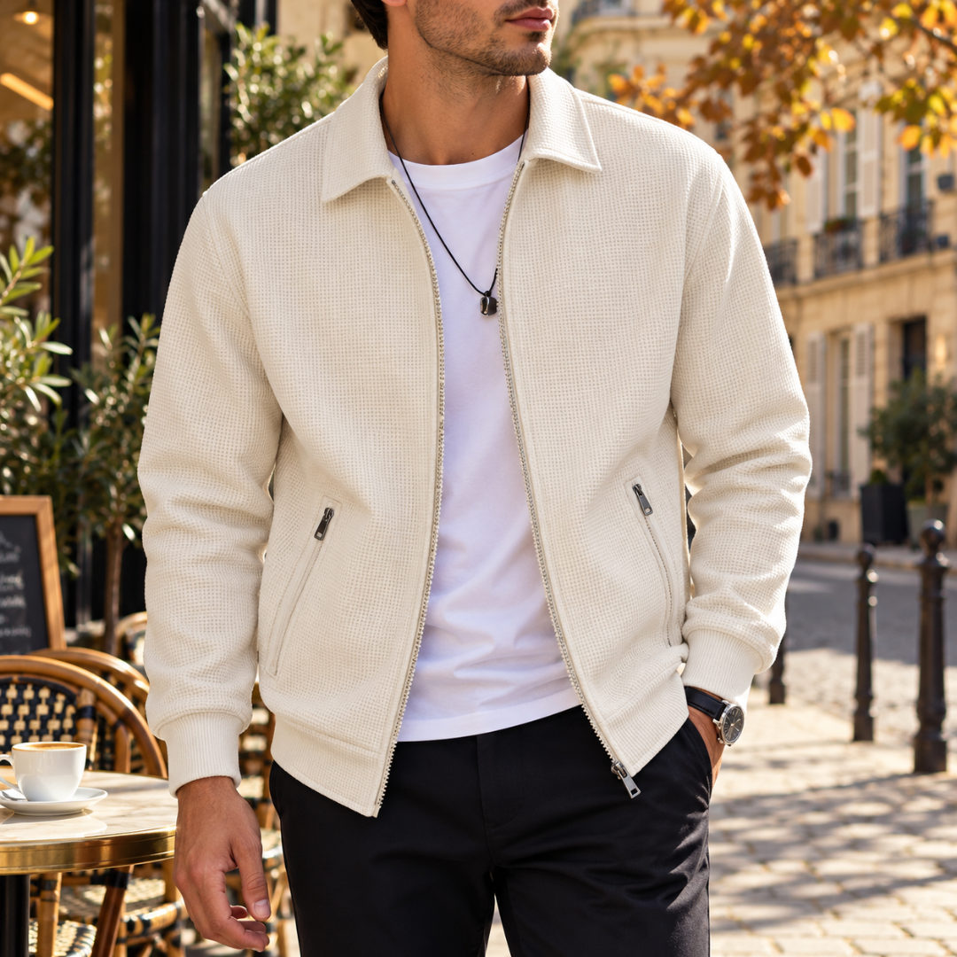 Veste homme crème gaufrée portée ouverte, curseurs métalliques et poignets côtelés
